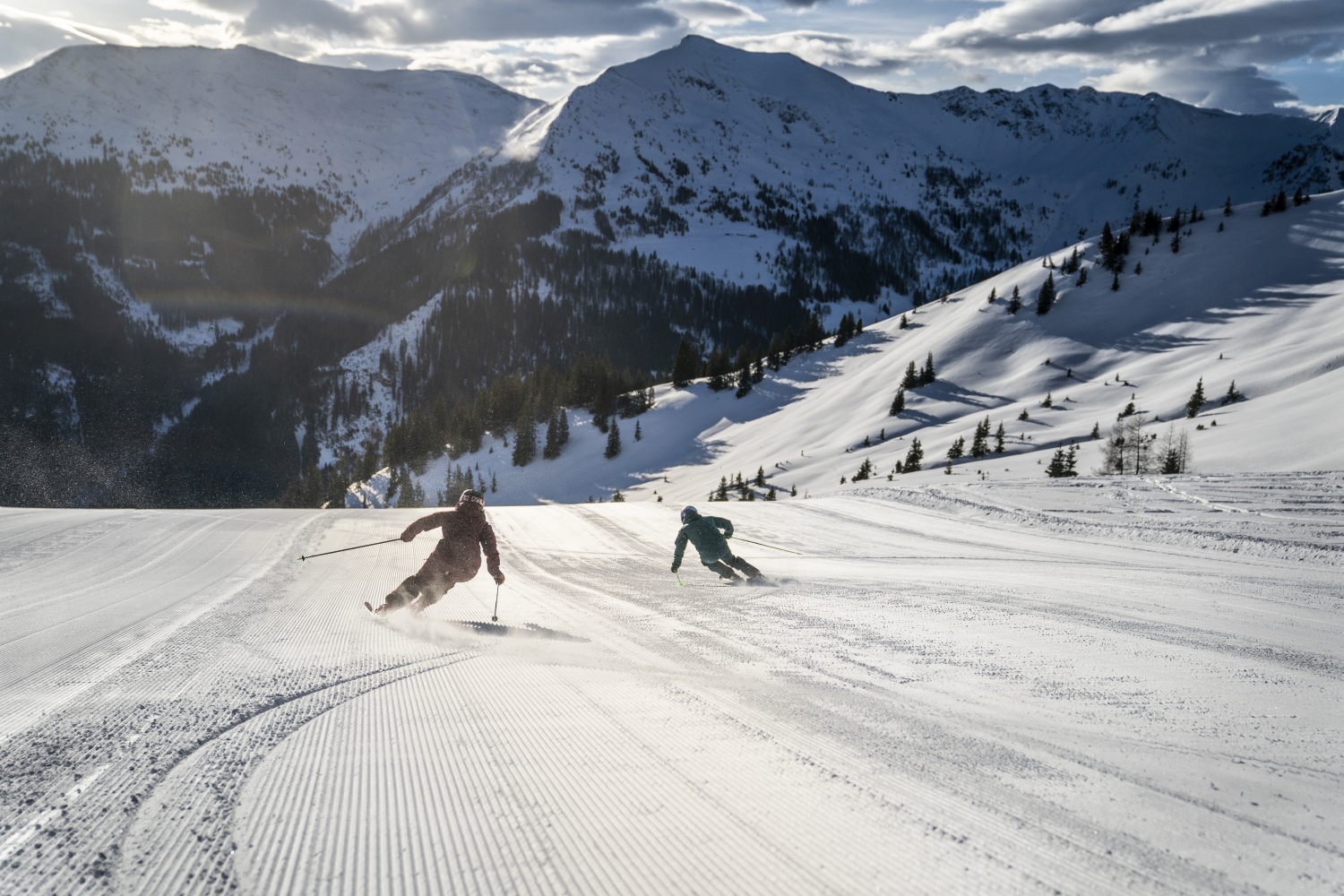 piste-skiing-saalbach-skicircus-austria