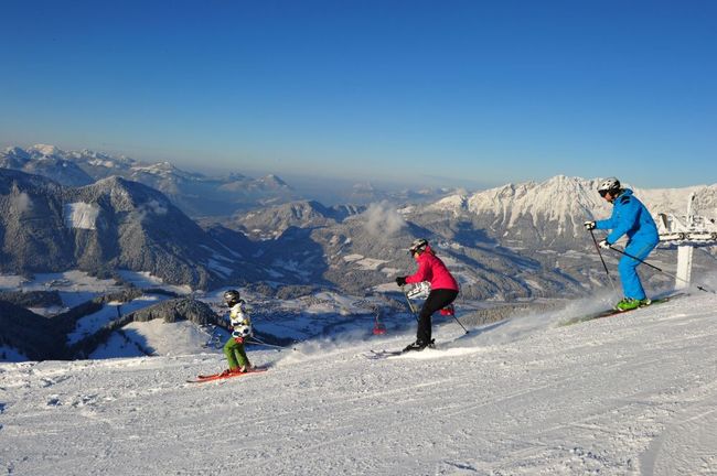Soll Skiing-for-families CREDIT Christian-Kapfinger.JPG