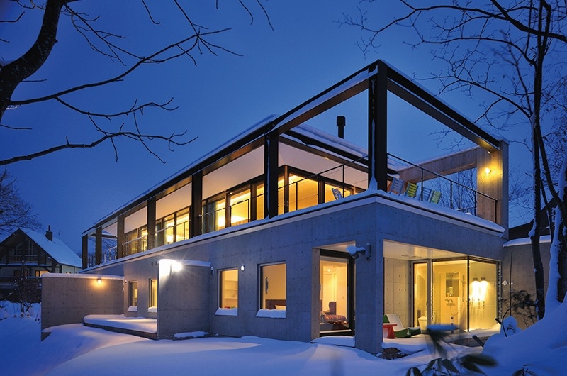 the stunning exterior of the glasshouse niseko japan