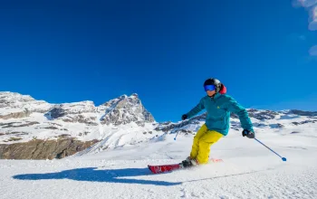 VALLE DAOSTA Sciatore piste Cervinia CREDIT Dario Mazzoli