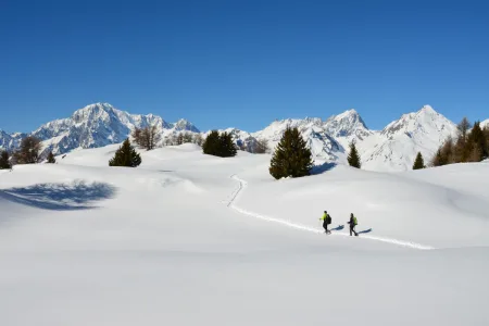 valle daosta racchette da neve e monte bianco credit marco gabbin