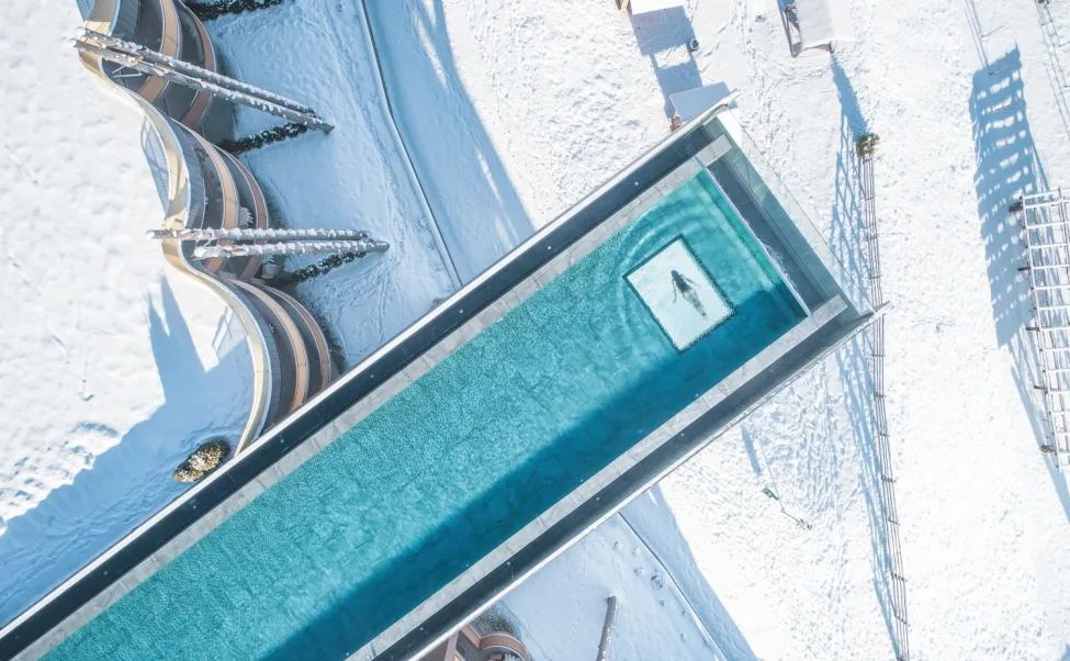 Woman swimming in long Skypool in winter 2022 Kronzplatz Italy Cool lodgings CREDIT Manuel Kottersteger Hotel Hubertus