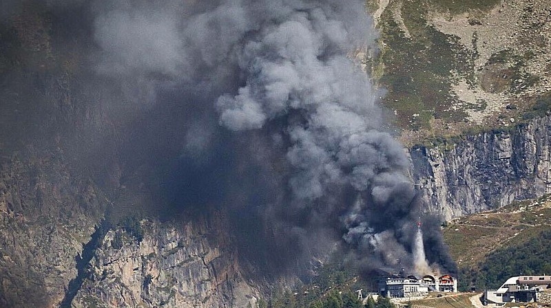 chamonix grand montets fire