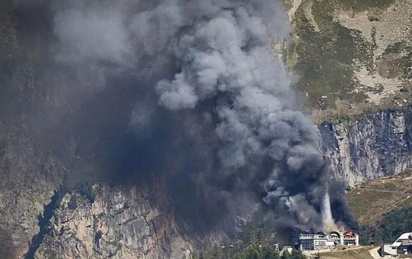 chamonix grand montets fire