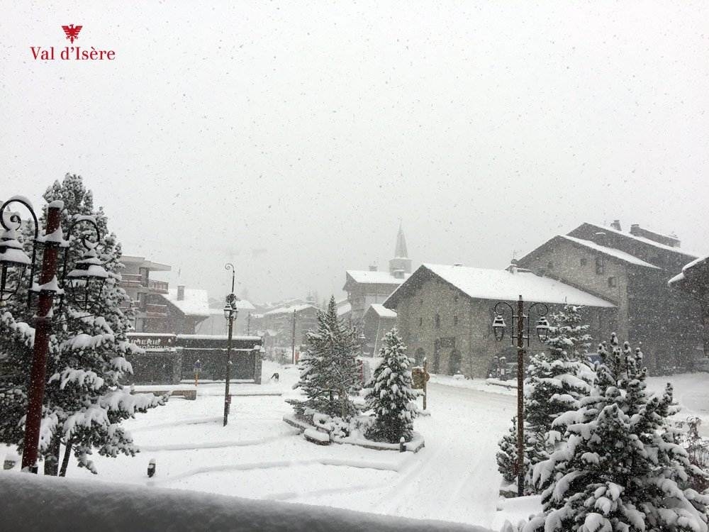 it s snowing now in the alps as resorts enjoy early season opening powder bonanza