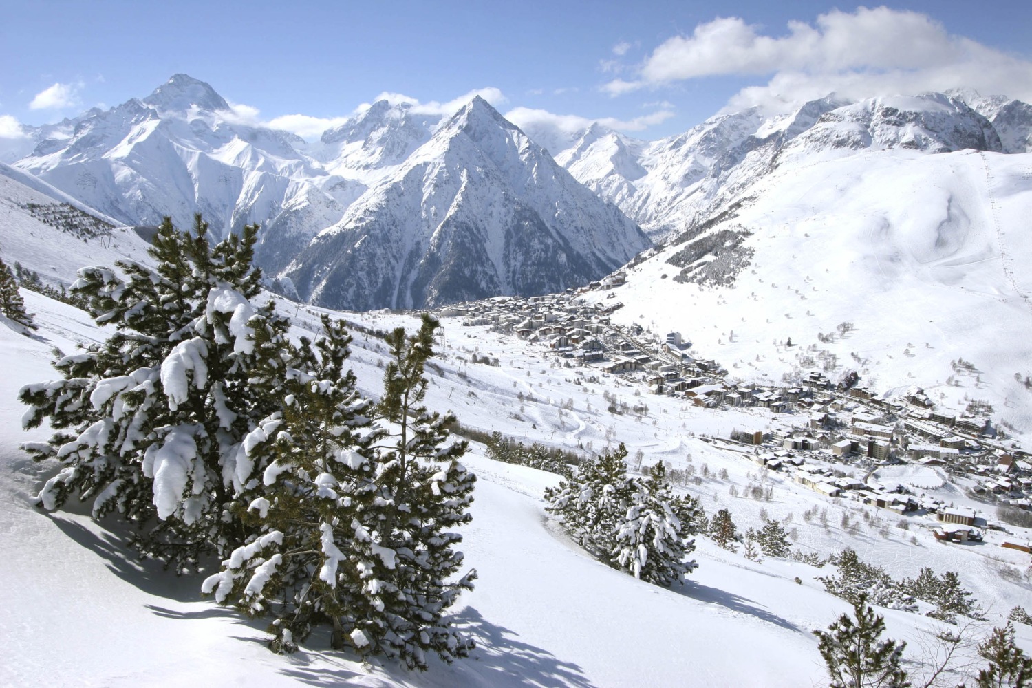 les deux alpes ski resort france credit b.longo
