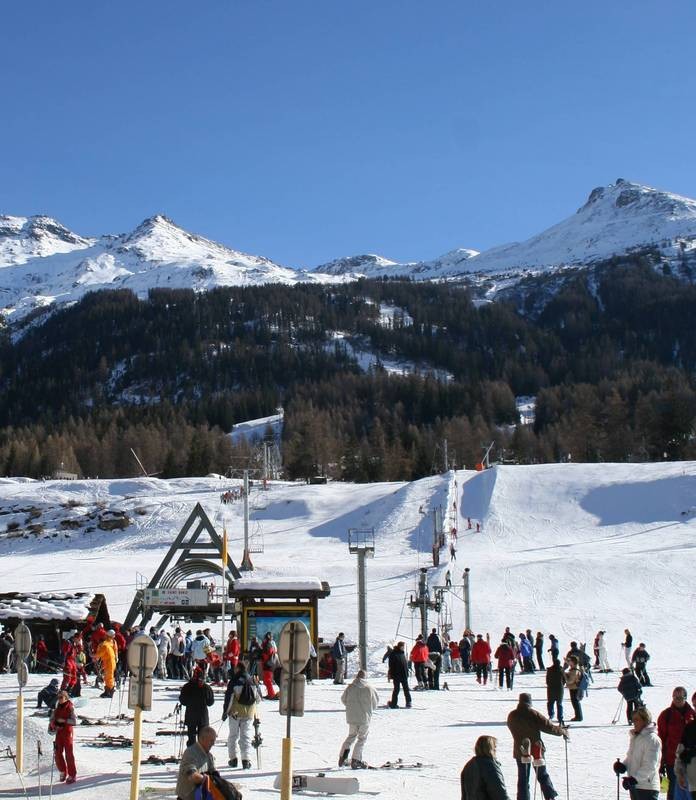 valcenis 574758 skiers