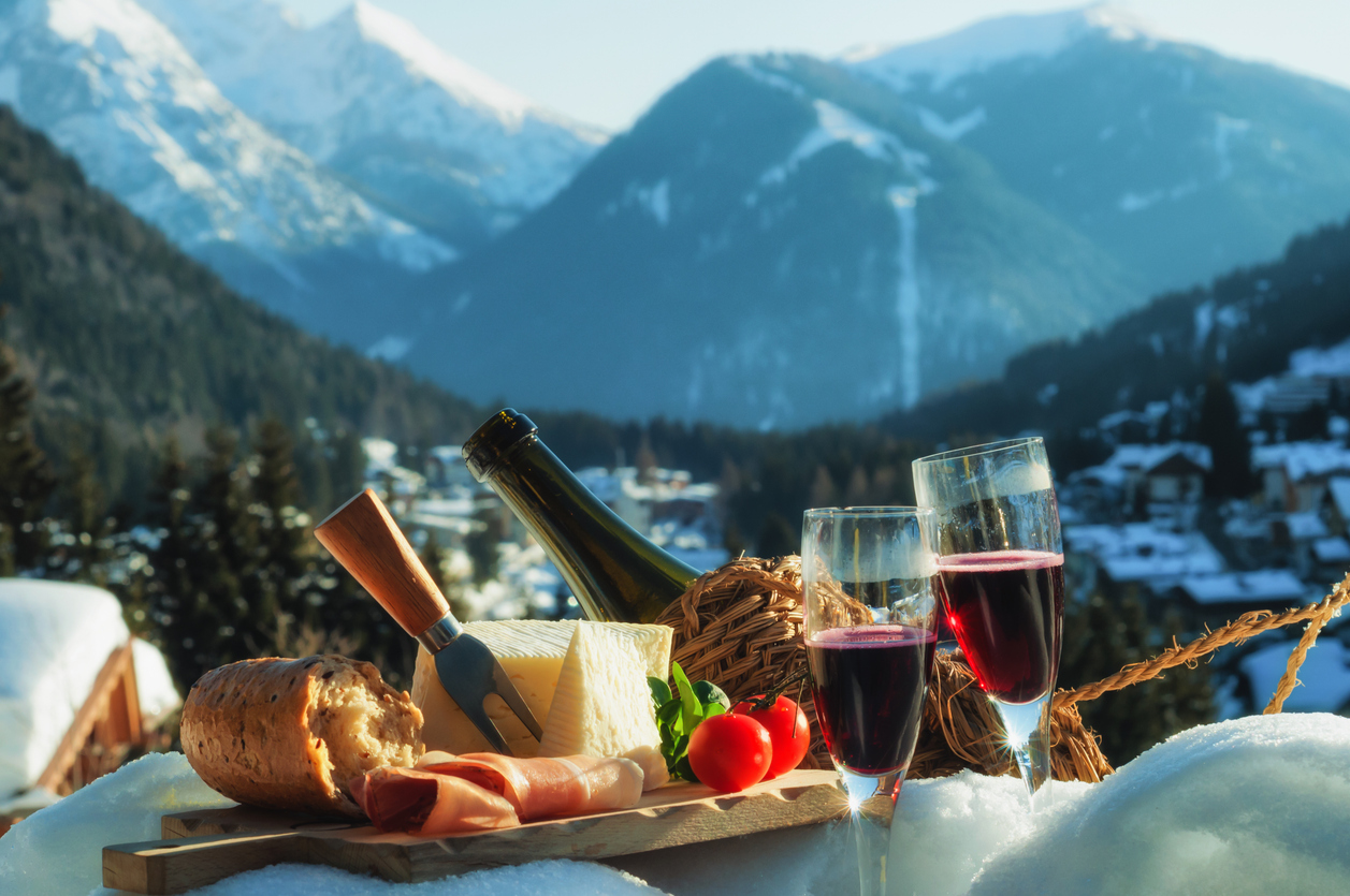 mountain-hut-lunch