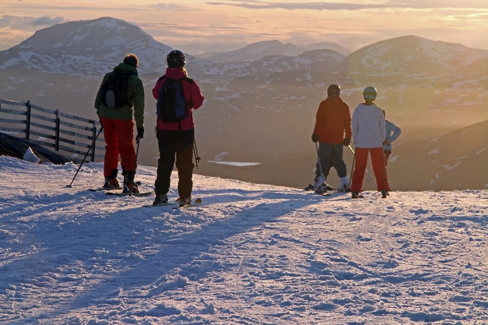 sweden riksgransen midnight sun skiing credit terje pedersen